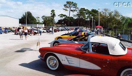 004.9 AM had lots of Vettes arriving.JPG