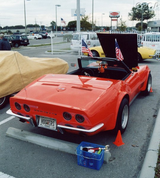 006.And, yes, the owner of this Hooter's Orange C3 WAS all that, and a bag of chips.JPG