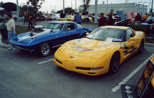017.Carlos brought both his C2 and C5 toys to the show.JPG