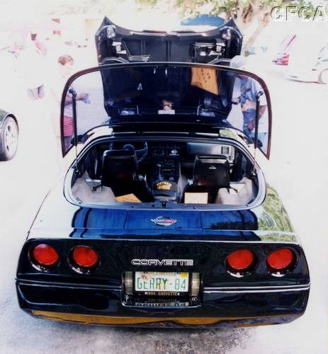 045.You could read a newspaper in the reflections off this Vet's '84 Vette.JPG