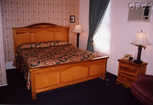 090.Room 5 at the Red Rooster (very nice).JPG