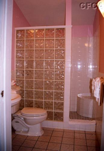 091.Room 5's bath (not too shabby).JPG