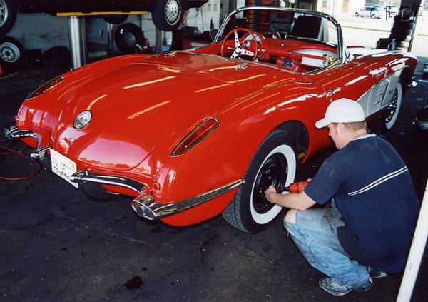 043.Mark's '59 getting a flat fixed.JPG