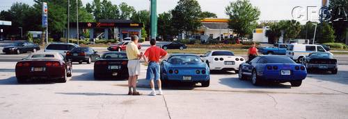 003.Arch and Bob admire the machines.JPG
