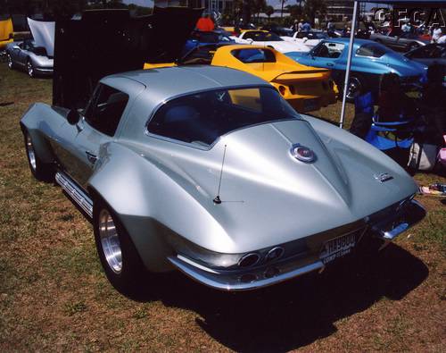 063.Whose fender flares were just, uh, slightly larger than stock.JPG