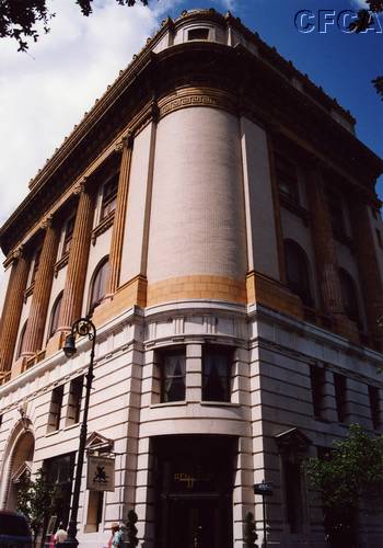095.One of Savannah's cool old buildings.JPG
