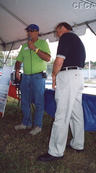 041.Then it was time to thank Roger for, once again, hosting, sponsoring and contributing to the 'Roger's Corvette Cruz'In'.JPG