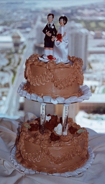 074.And the other, effervescent wedding couple, complete with kilt.JPG