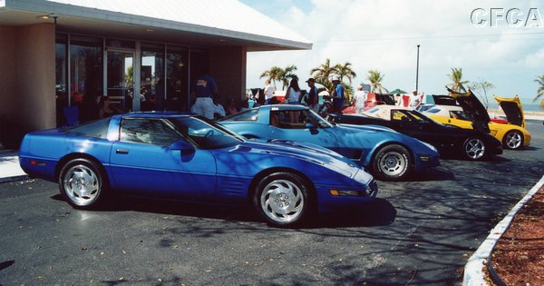 035.What's wrong with this picture---Ken's not cleaning the '94.JPG