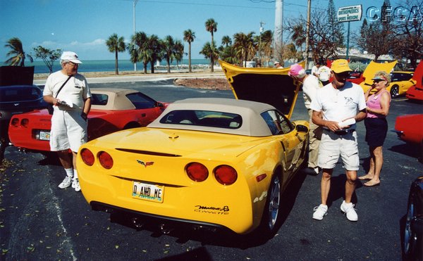 040.Duane pretends to not be interested as Dave starts inspecting The C6 Mallett.JPG