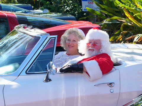 03 Santa and Mrs Santa arrive.JPG