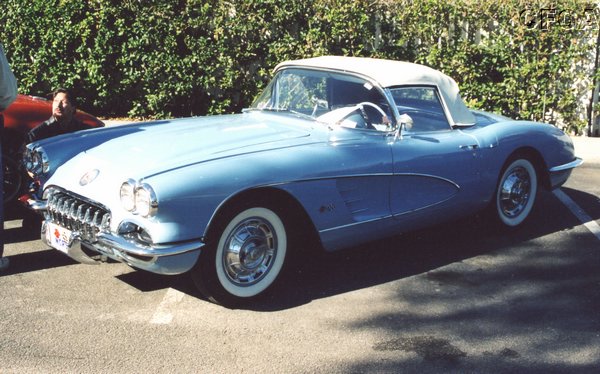 014.Or Phil Tuttebine's Horizon Blue '60 (gee, do you think there were a few C1s at this show).JPG